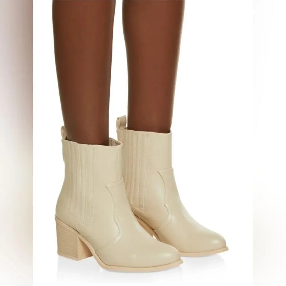 Ladies nude cowboy boots sz 9.5